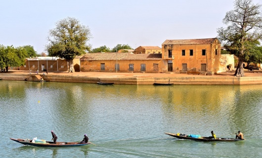 Pirogue sur le fleuve Sénégal
