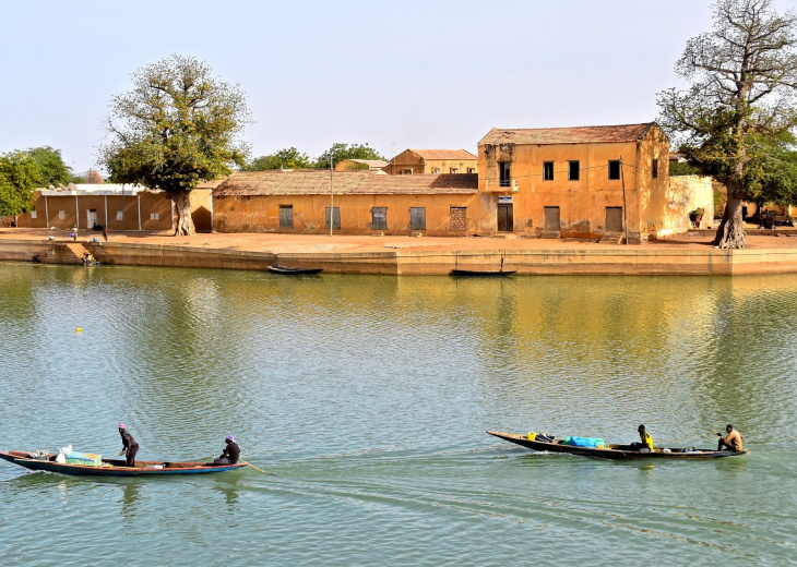 Pirogue sur le fleuve Sénégal
