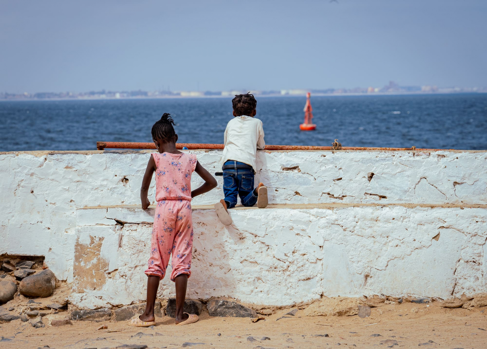 enfants-bord-de-mer-senegal