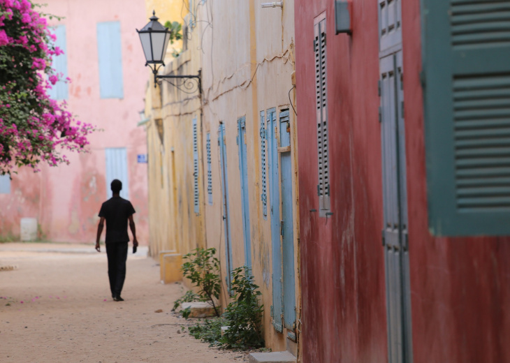 Homme sur l'île de Gorée